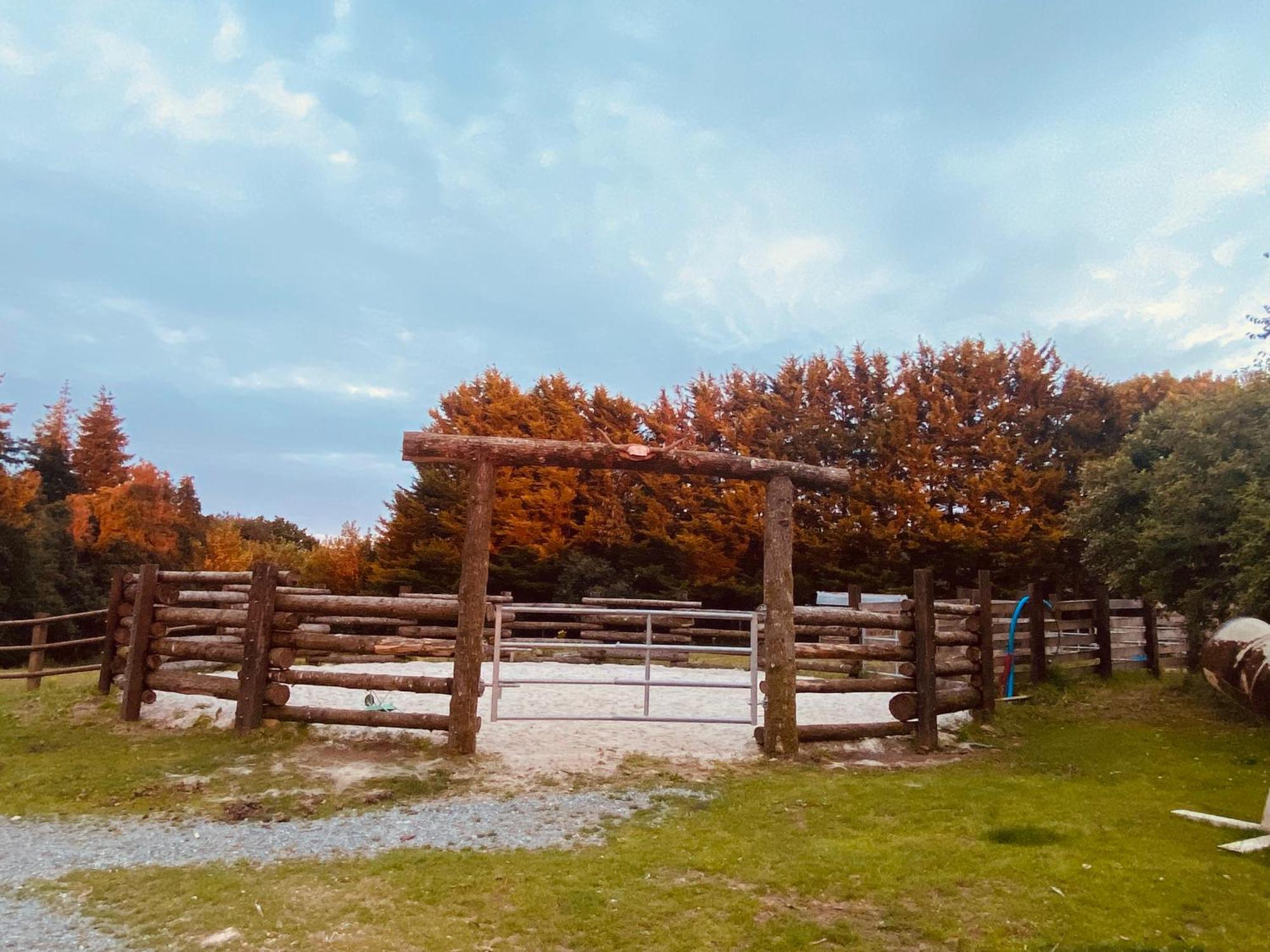 Escapade Dans Un Ranch Apartamento Le Sourn Exterior foto